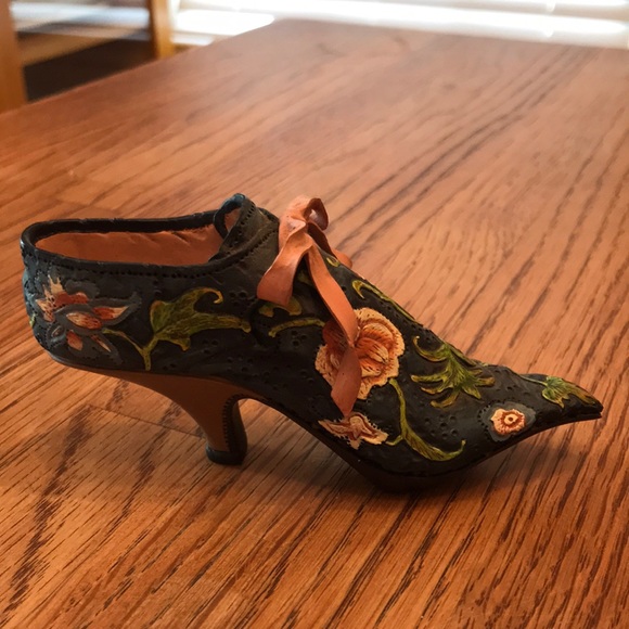 Just The Right Shoe-Versailles - Picture 2 of 7